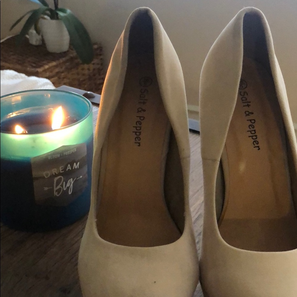 Shoes - Picture 2 of 4